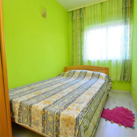 Lorina Apartman *